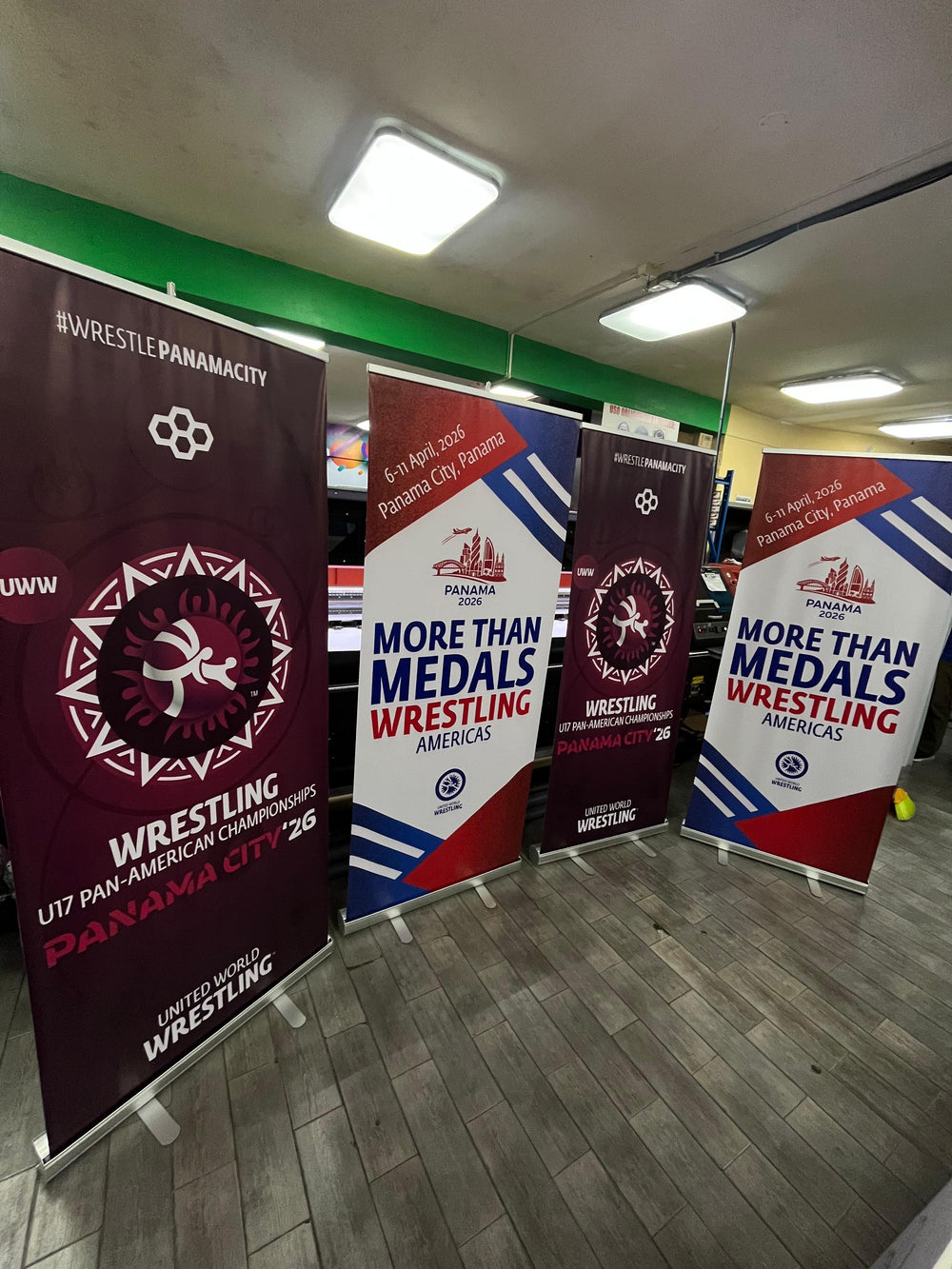 Roll-up aluminio retráctil para ferias Panamá